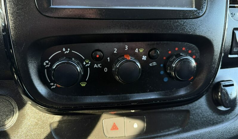 Opel Vivaro L2H1 8 Osób Klima, Ele szyby, Navi, PDC, Kamera cofania, 2 kpl. opon full