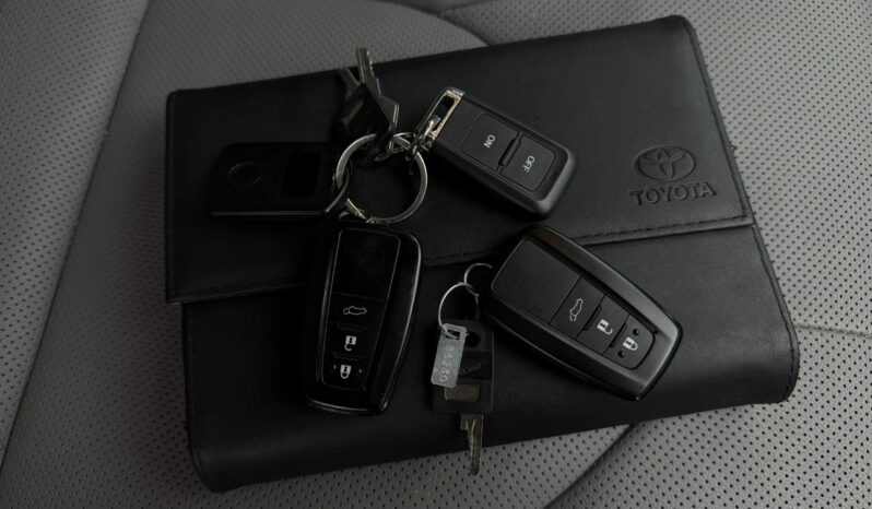 Toyota Highlander Hybryda, 4×4, Podgrz + wentyl. fotele, Hak, 7 osobowy, Klimatronic 3x full