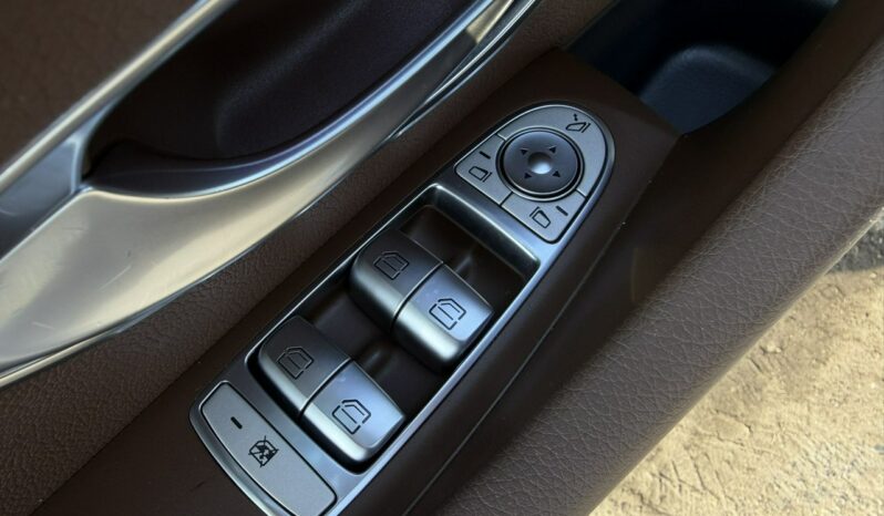 Mercedes E 220 Klimatronic 2-stref, Hak, Skóra, Podgrz. fotele, CarPlay/AndroidAuto full