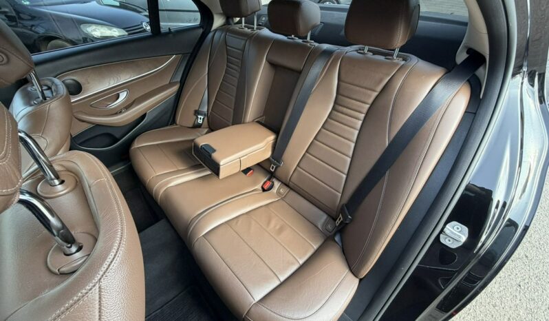 Mercedes E 220 Klimatronic 2-stref, Hak, Skóra, Podgrz. fotele, CarPlay/AndroidAuto full