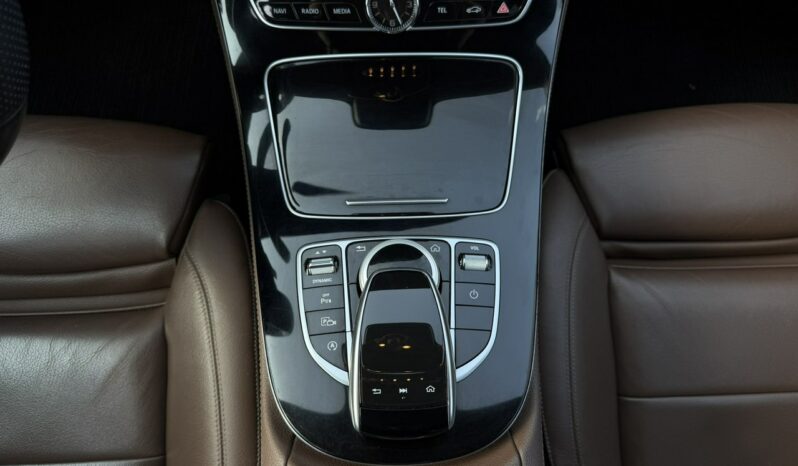 Mercedes E 220 Klimatronic 2-stref, Hak, Skóra, Podgrz. fotele, CarPlay/AndroidAuto full