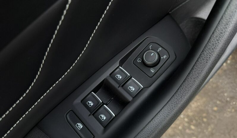 Volkswagen Passat Klimatronic 3-stref, Podgrz. fotele, Podgrz. szyba, Skóra/Alcantara full