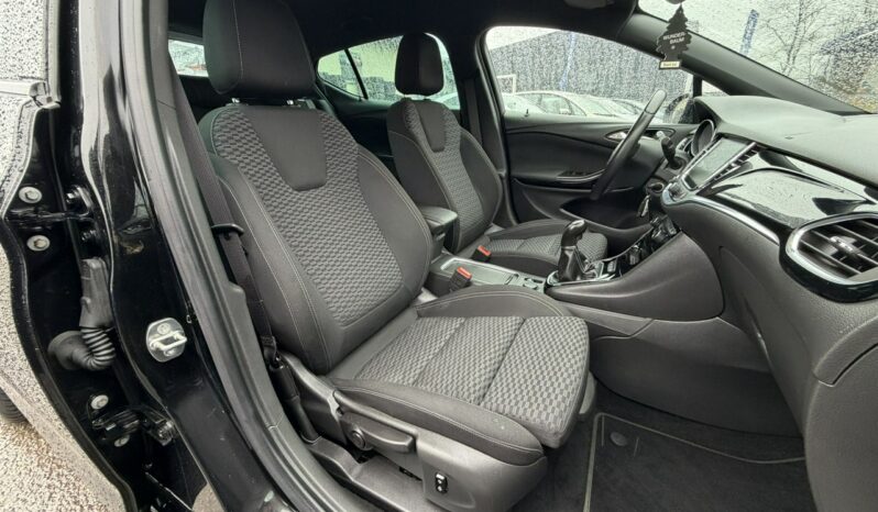 Opel Astra Klimatronic 2-stref, Podgrz. fotele przód i tył + kierownica, CarPlay full