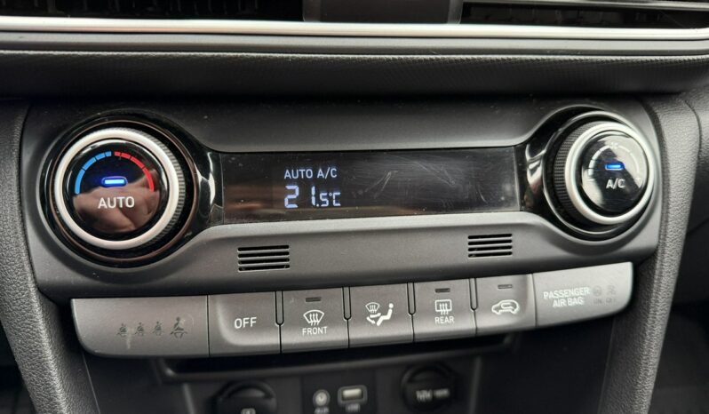 Hyundai Kona Klimatronic, PDC, Kamera cofania, Navi, CarPlay/AndroidAuto full