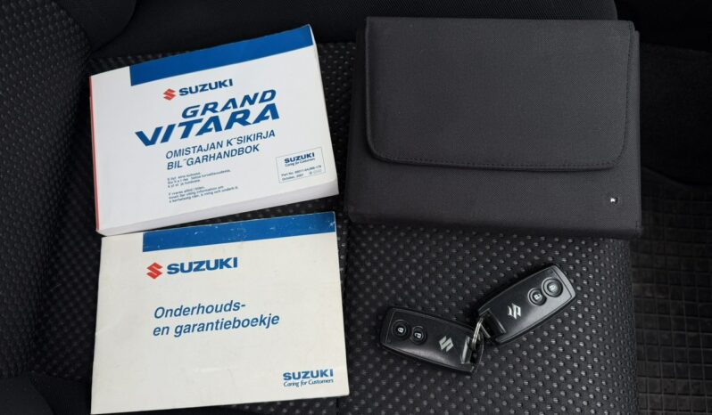 Suzuki Grand Vitara 4×4, Klimatronic, Tempomat, 2 kpl. kół, Hak, Podgrz. fotele, Ele szyby full