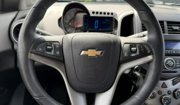 Chevrolet Aveo Klimatyzacja, 2 kpl. kół, Podgrzewane fotele, Alu 17″, Czujniki parkow full