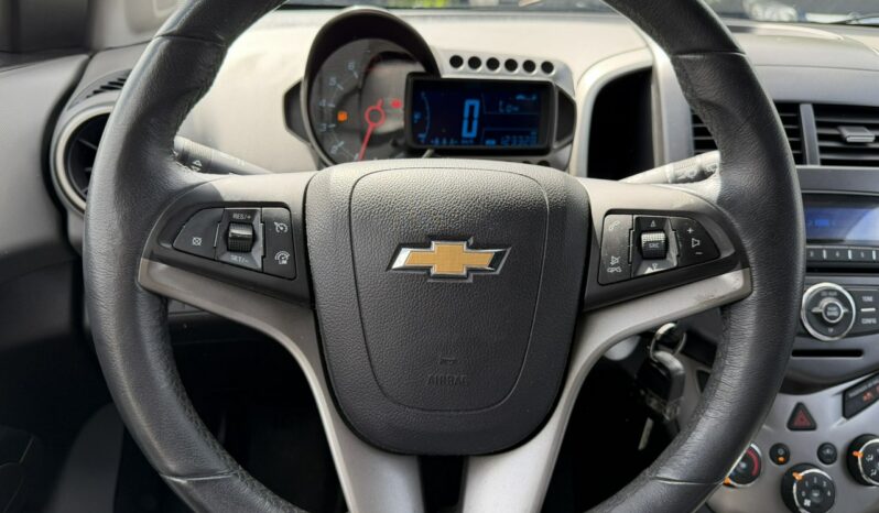 Chevrolet Aveo Klimatyzacja, 2 kpl. kół, Podgrzewane fotele, Alu 17″, Czujniki parkow full