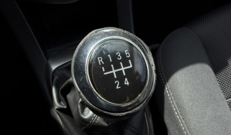Chevrolet Aveo Klimatyzacja, 2 kpl. kół, Podgrzewane fotele, Alu 17″, Czujniki parkow full