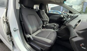 Chevrolet Aveo Klimatyzacja, 2 kpl. kół, Podgrzewane fotele, Alu 17″, Czujniki parkow full