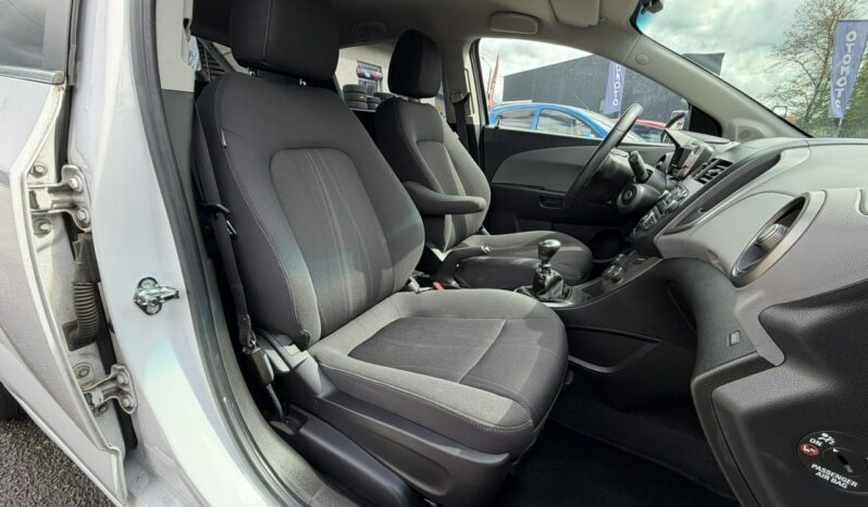 Chevrolet Aveo Klimatyzacja, 2 kpl. kół, Podgrzewane fotele, Alu 17″, Czujniki parkow full