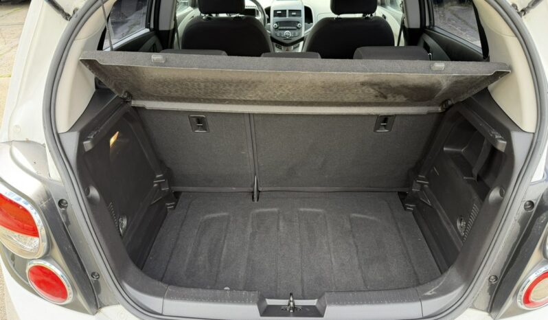 Chevrolet Aveo Klimatyzacja, 2 kpl. kół, Podgrzewane fotele, Alu 17″, Czujniki parkow full