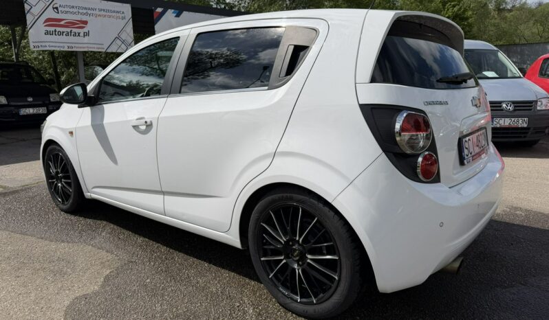 Chevrolet Aveo Klimatyzacja, 2 kpl. kół, Podgrzewane fotele, Alu 17″, Czujniki parkow full