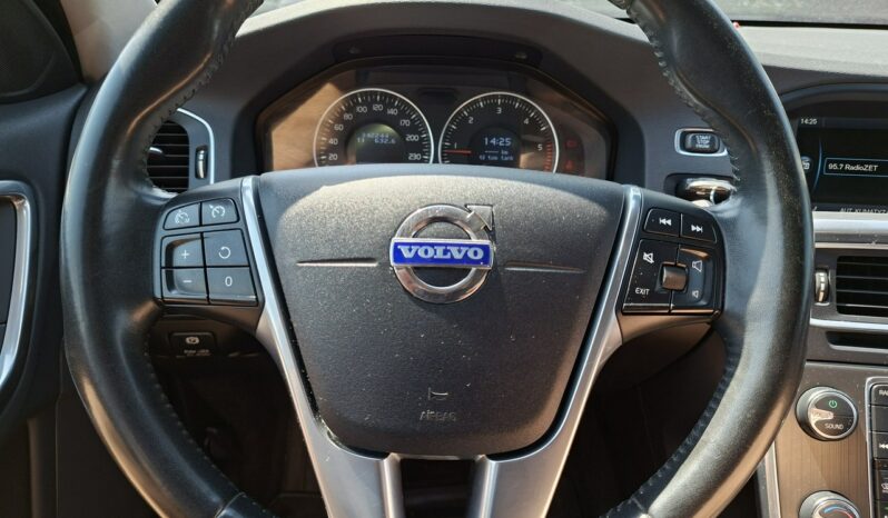 Volvo V60 V60 2.0 D3 Momentum, Webasto, Bluetooth, Hak, PDC, Bi-Xenon full