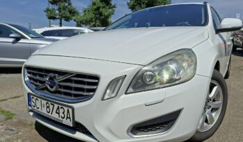 Volvo V60 V60 2.0 D3 Momentum, Webasto, Bluetooth, Hak, PDC, Bi-Xenon full
