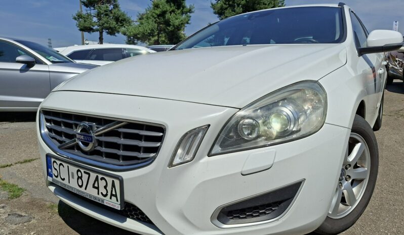 Volvo V60 V60 2.0 D3 Momentum, Webasto, Bluetooth, Hak, PDC, Bi-Xenon full