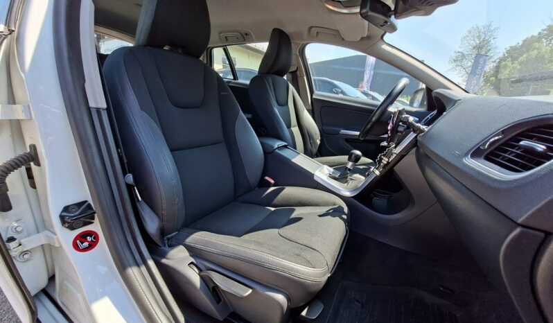 Volvo V60 V60 2.0 D3 Momentum, Webasto, Bluetooth, Hak, PDC, Bi-Xenon full