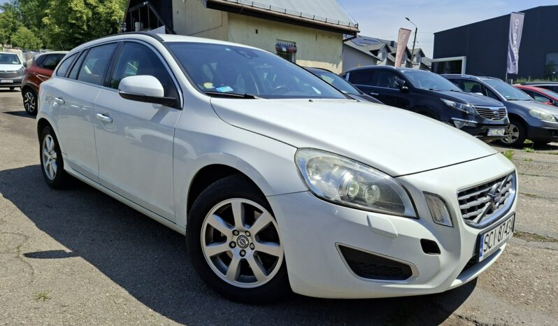 Volvo V60 V60 2.0 D3 Momentum, Webasto, Bluetooth, Hak, PDC, Bi-Xenon full