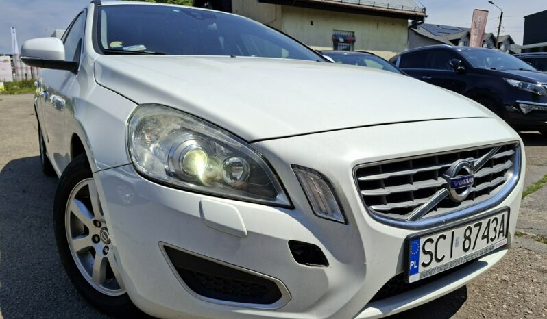 Volvo V60 V60 2.0 D3 Momentum, Webasto, Bluetooth, Hak, PDC, Bi-Xenon full