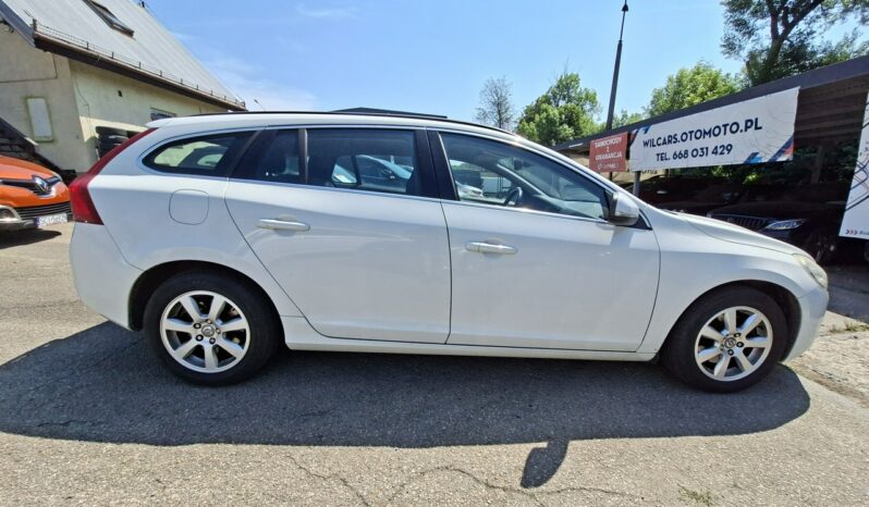 Volvo V60 V60 2.0 D3 Momentum, Webasto, Bluetooth, Hak, PDC, Bi-Xenon full