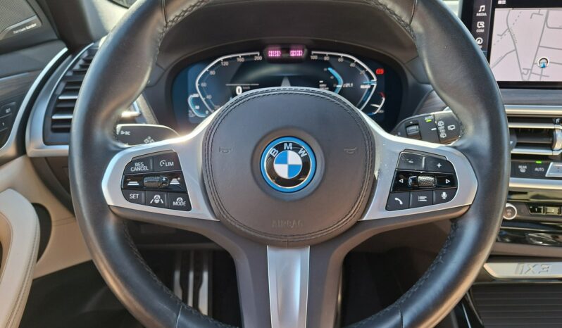 BMW iX3 FaceLift, LED, EDC, M Shadowline, Hak, HarmanKardon full