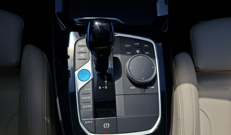 BMW iX3 FaceLift, LED, EDC, M Shadowline, Hak, HarmanKardon full