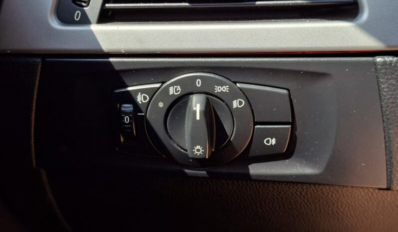 BMW 318 RWD, Klimatronic 2-stref., Podgrzewane fotele, Czujniki parkowania full