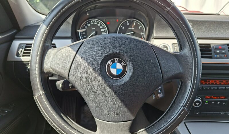 BMW 318 RWD, Klimatronic 2-stref., Podgrzewane fotele, Czujniki parkowania full