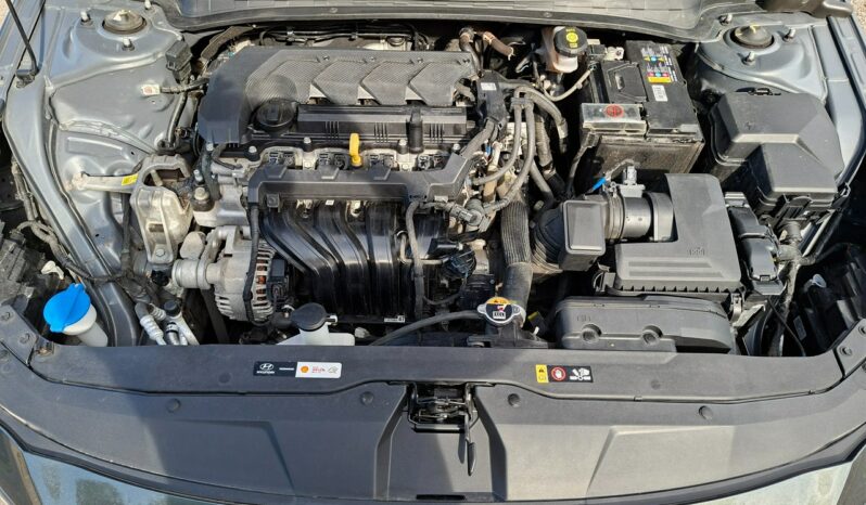 Hyundai Elantra Klimatyzacja, PL Salon, Czujniki parkowania, 2 komplety opon full