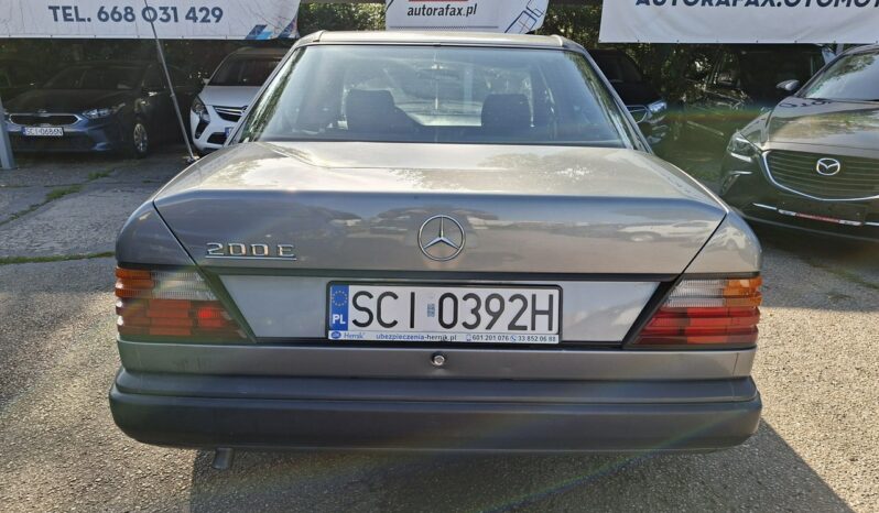 Mercedes E 200 Elektryczne szyby, Elektryczne lusterka, Skrzynia manualna full