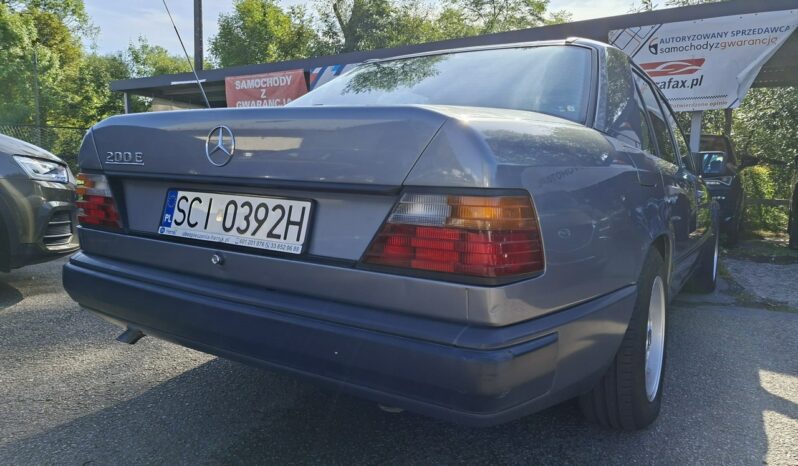 Mercedes E 200 Elektryczne szyby, Elektryczne lusterka, Skrzynia manualna full