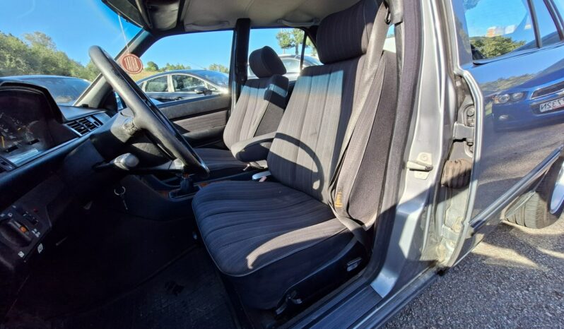Mercedes E 200 Elektryczne szyby, Elektryczne lusterka, Skrzynia manualna full