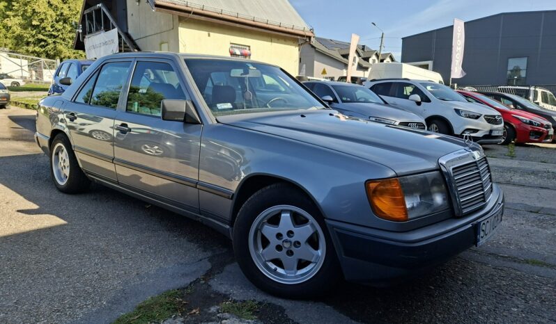 Mercedes E 200 Elektryczne szyby, Elektryczne lusterka, Skrzynia manualna full