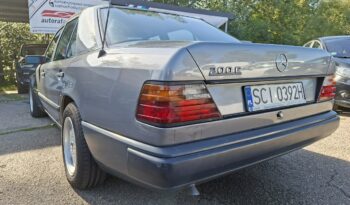 Mercedes E 200 Elektryczne szyby, Elektryczne lusterka, Skrzynia manualna full