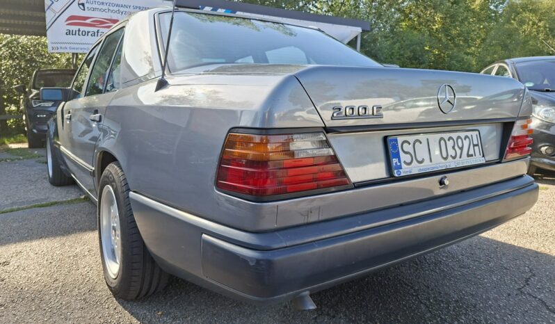 Mercedes E 200 Elektryczne szyby, Elektryczne lusterka, Skrzynia manualna full
