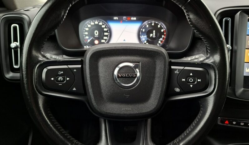 Volvo XC 40 Klimatronic, Nawigacja, CarPlay/AndroidAuto, PDC full