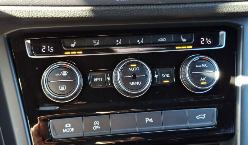Volkswagen Touran Klimatronic 3-stref, 7 osobowy, Podgrz. fotele, CarPlay/AndroidAuto full