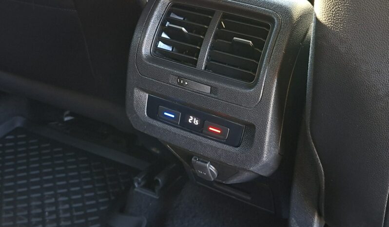 Volkswagen Touran Klimatronic 3-stref, 7 osobowy, Podgrz. fotele, CarPlay/AndroidAuto full